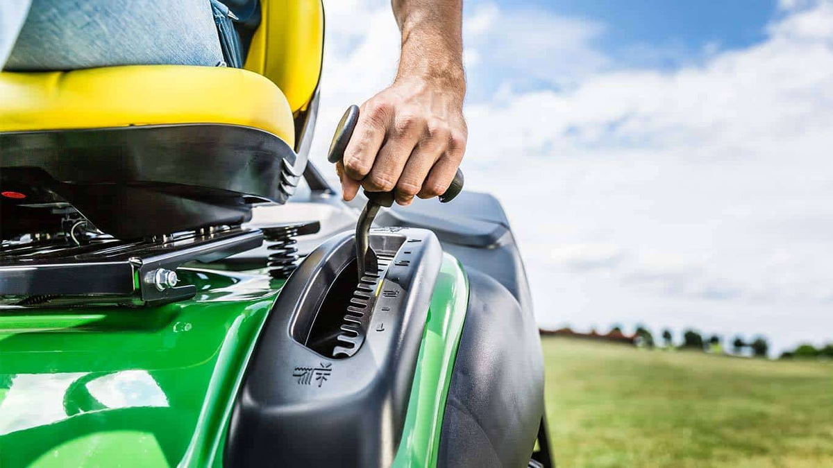 John Deere X167R Ride-on Lawnmower