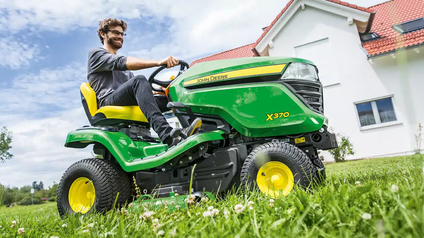 John Deere X370 Ride-on Lawnmower