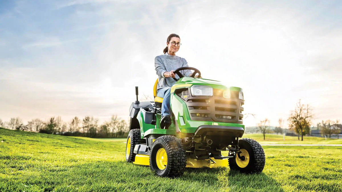 John Deere X147R Ride-on Lawnmower