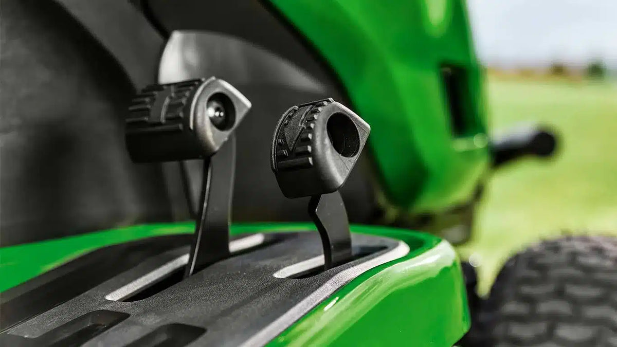 John Deere X167R Ride-on Lawnmower