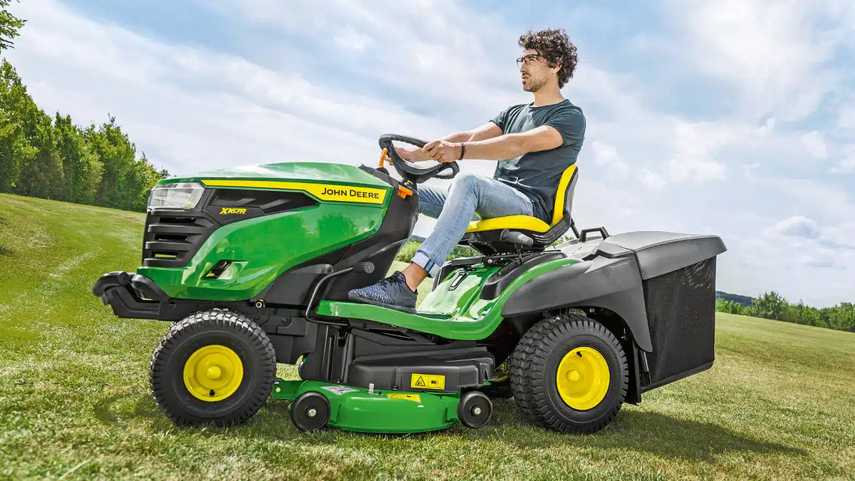 John Deere X167R Ride-on Lawnmower