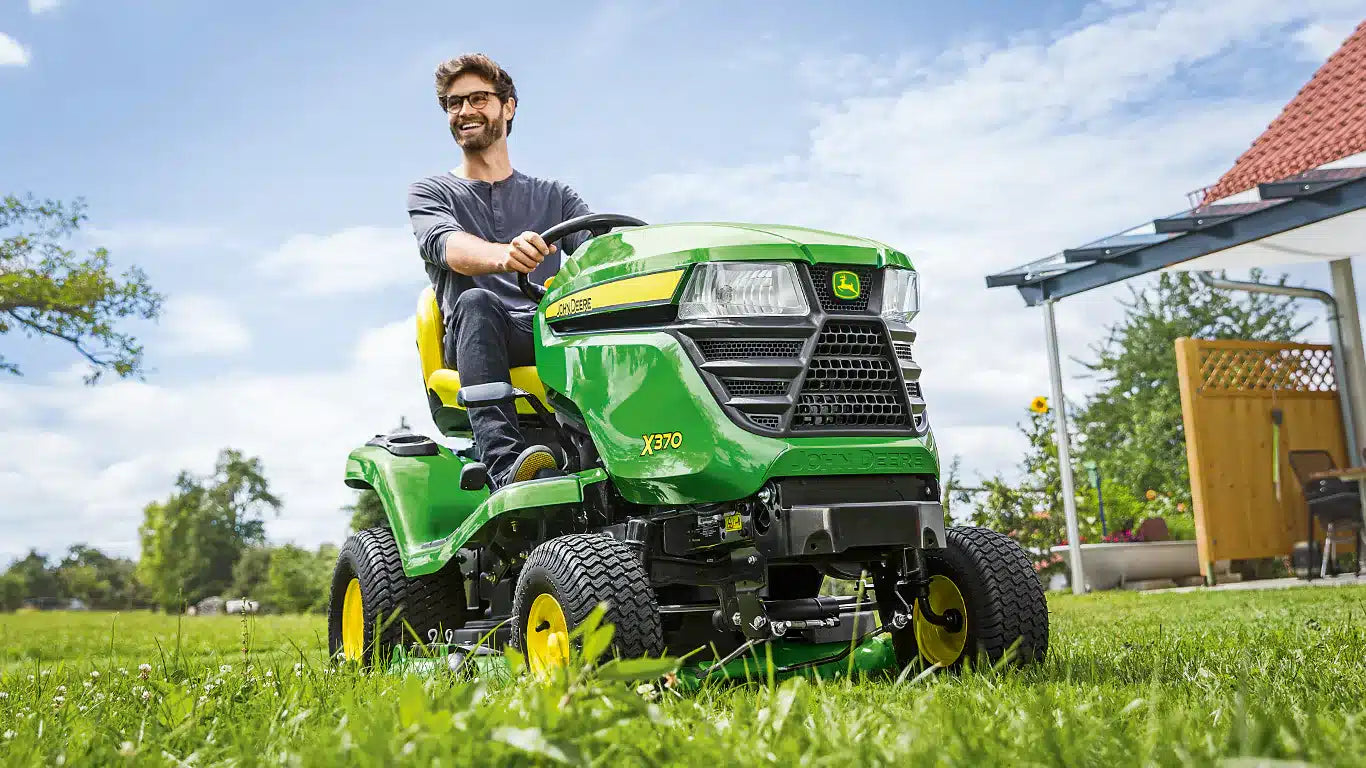John Deere X370 Ride-on Lawnmower